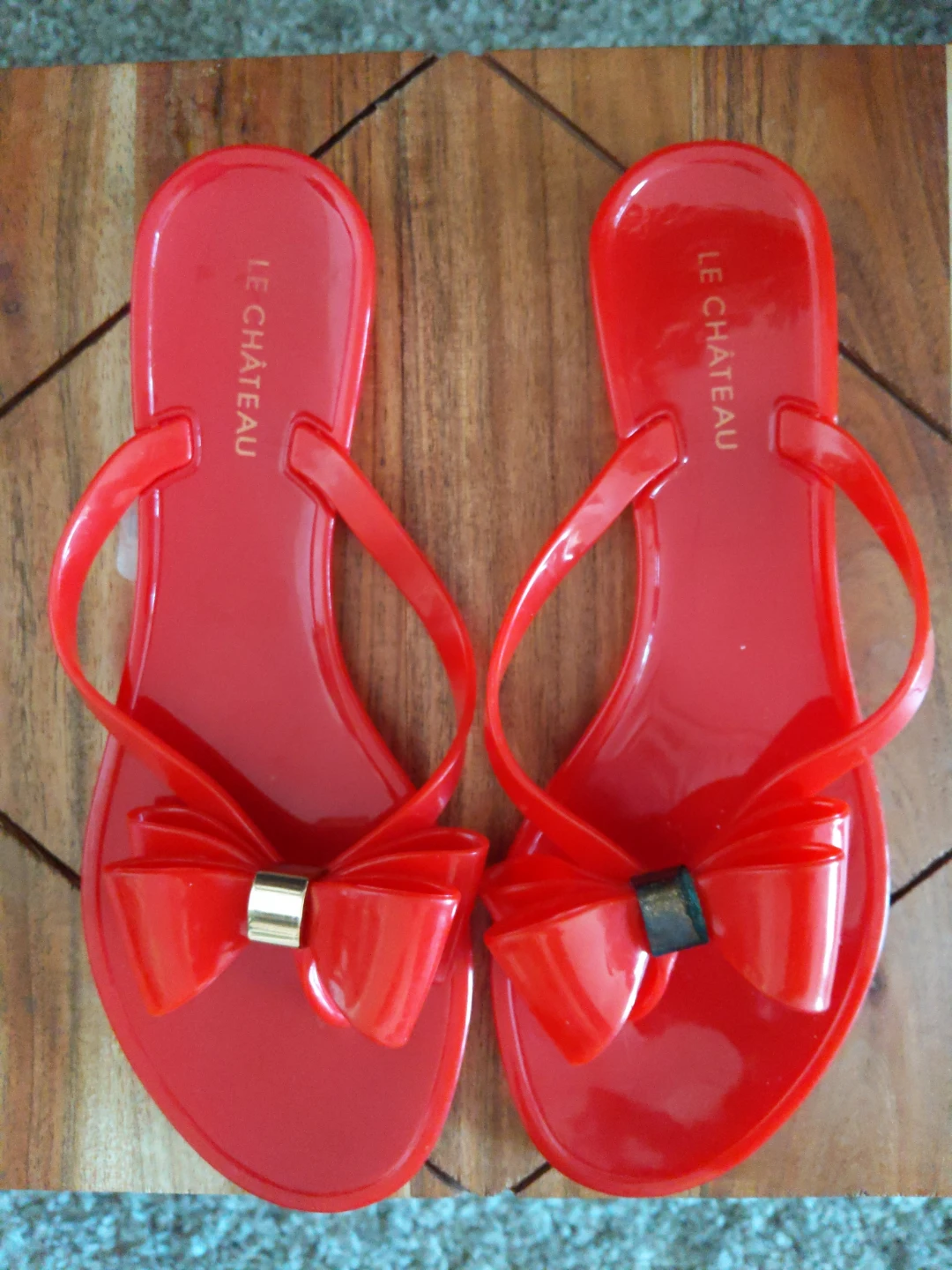 Le Château Red Pin Up Flip Flops with Bows nwt - photo 3