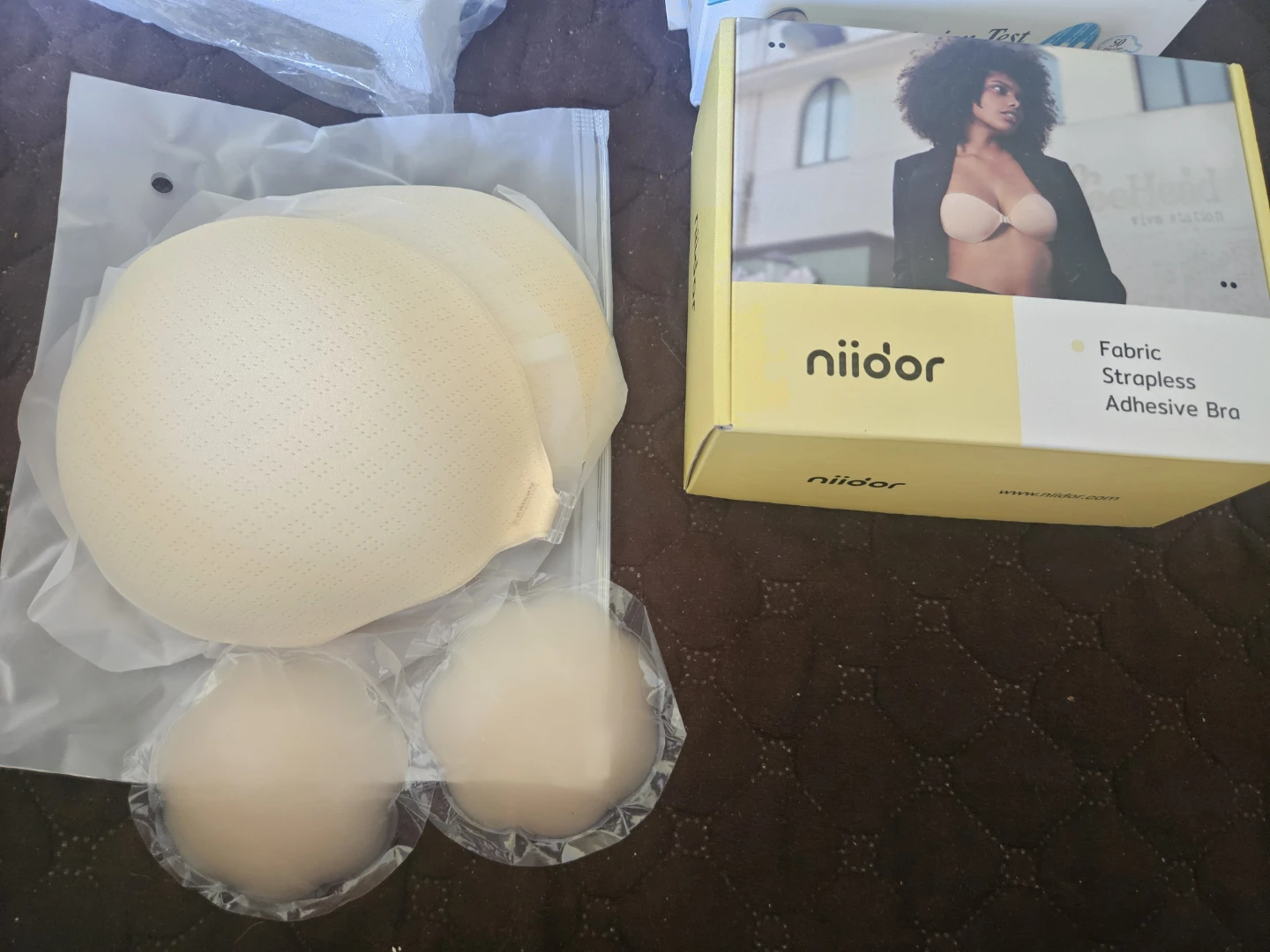 Niidor Fabric Strapless Adhesive Bra