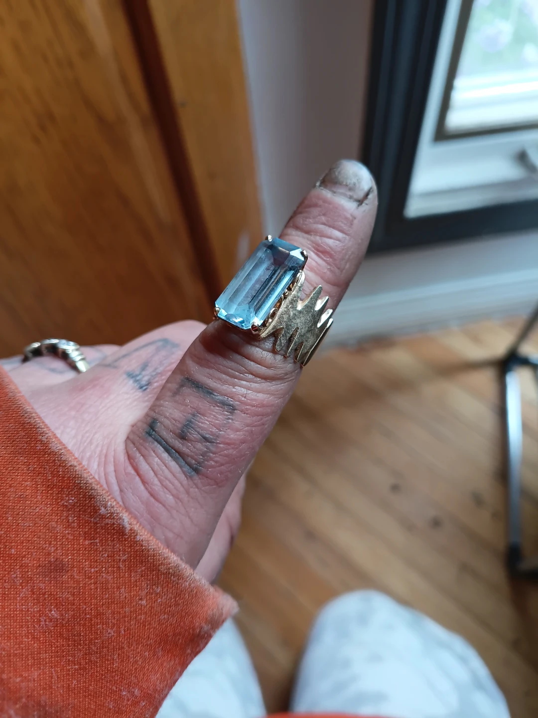 10K Gold Ring with Blue Stone - photo 3