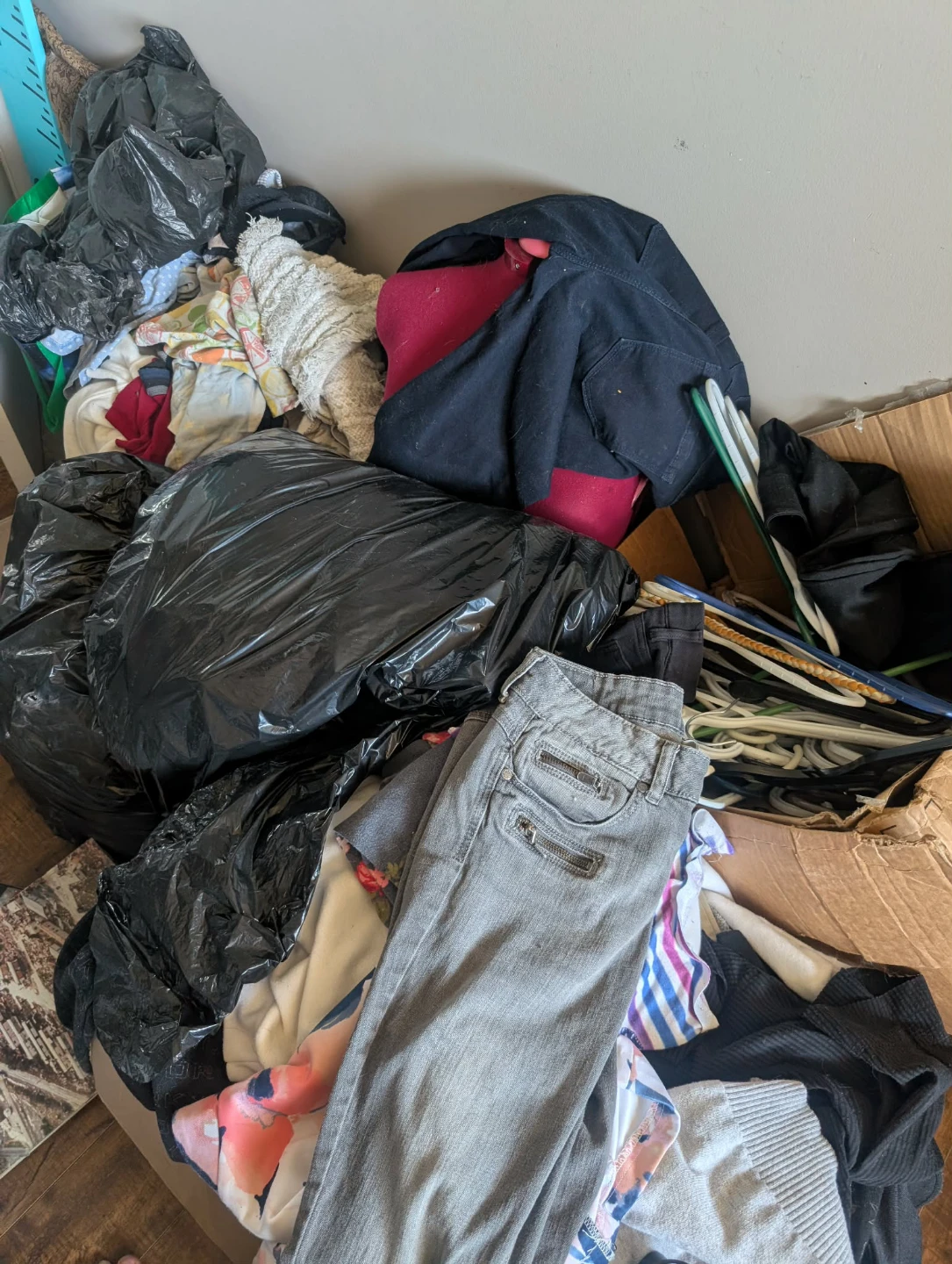 Mixed lot of clothing - photo 3