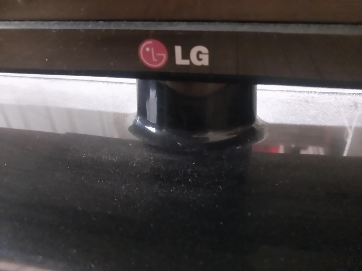 LG Television 42 - photo 2
