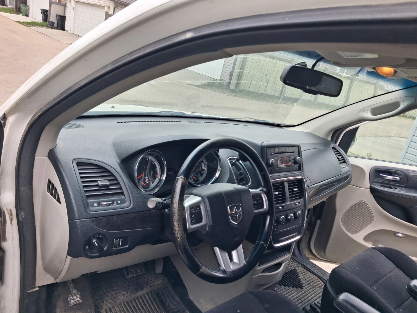 2013 White Dodge Grand Caravan - photo 5