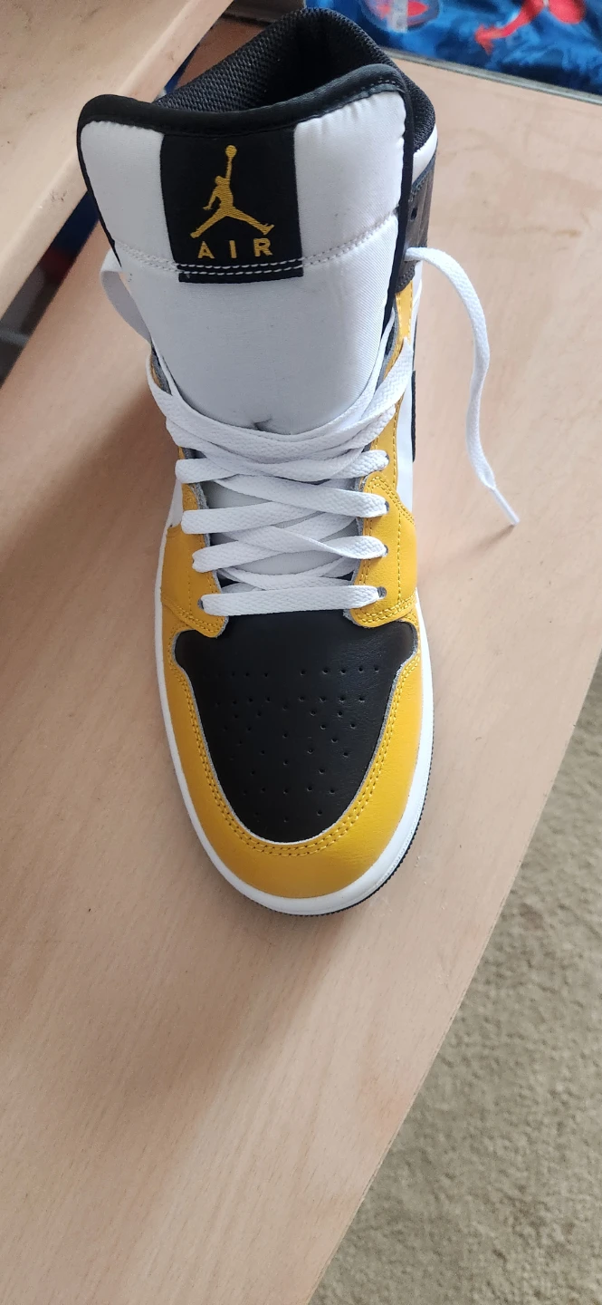 Jordan 1 Mid SE GS "Yellow Ochre" Size 11.5 (Youth) - photo 2