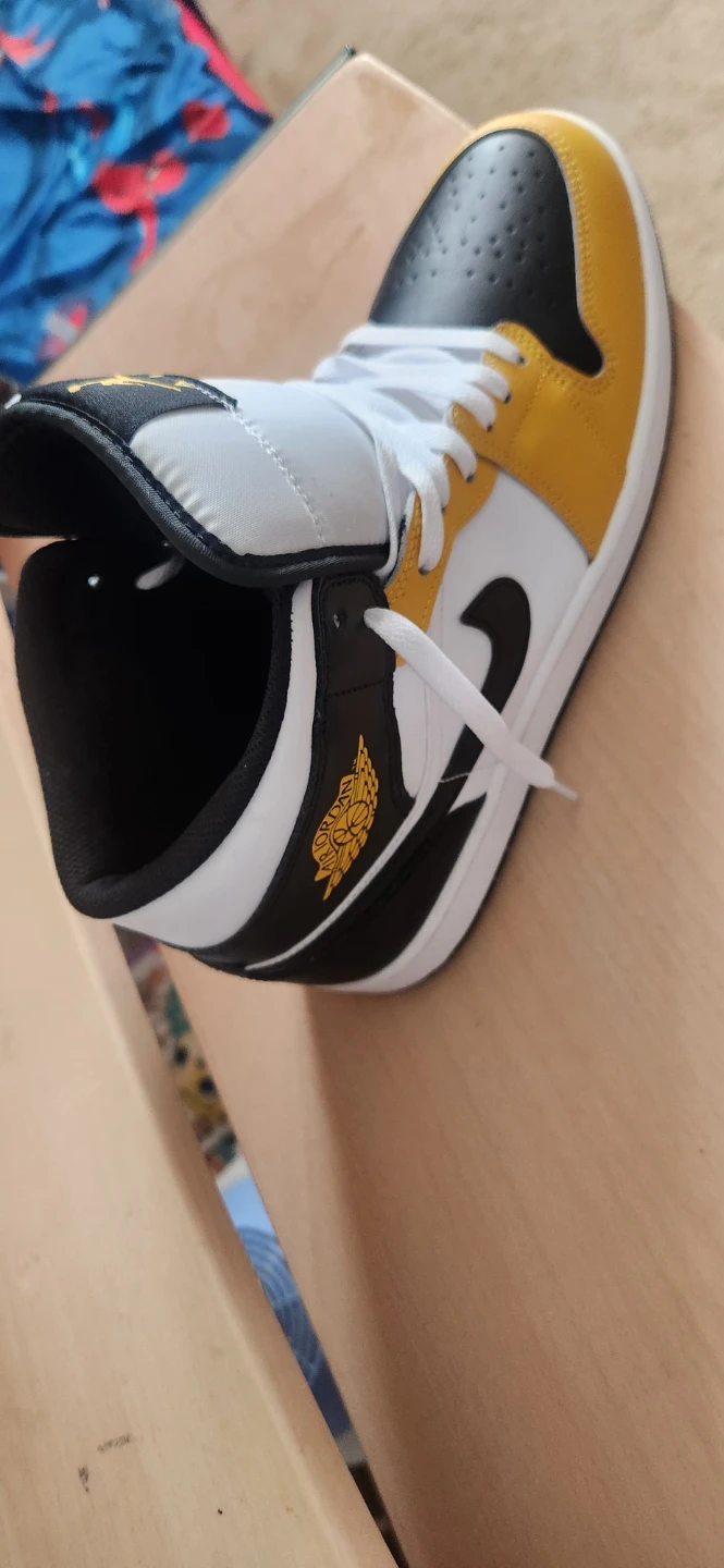Jordan 1 Mid SE GS "Yellow Ochre" Size 11.5 (Youth) - photo 3