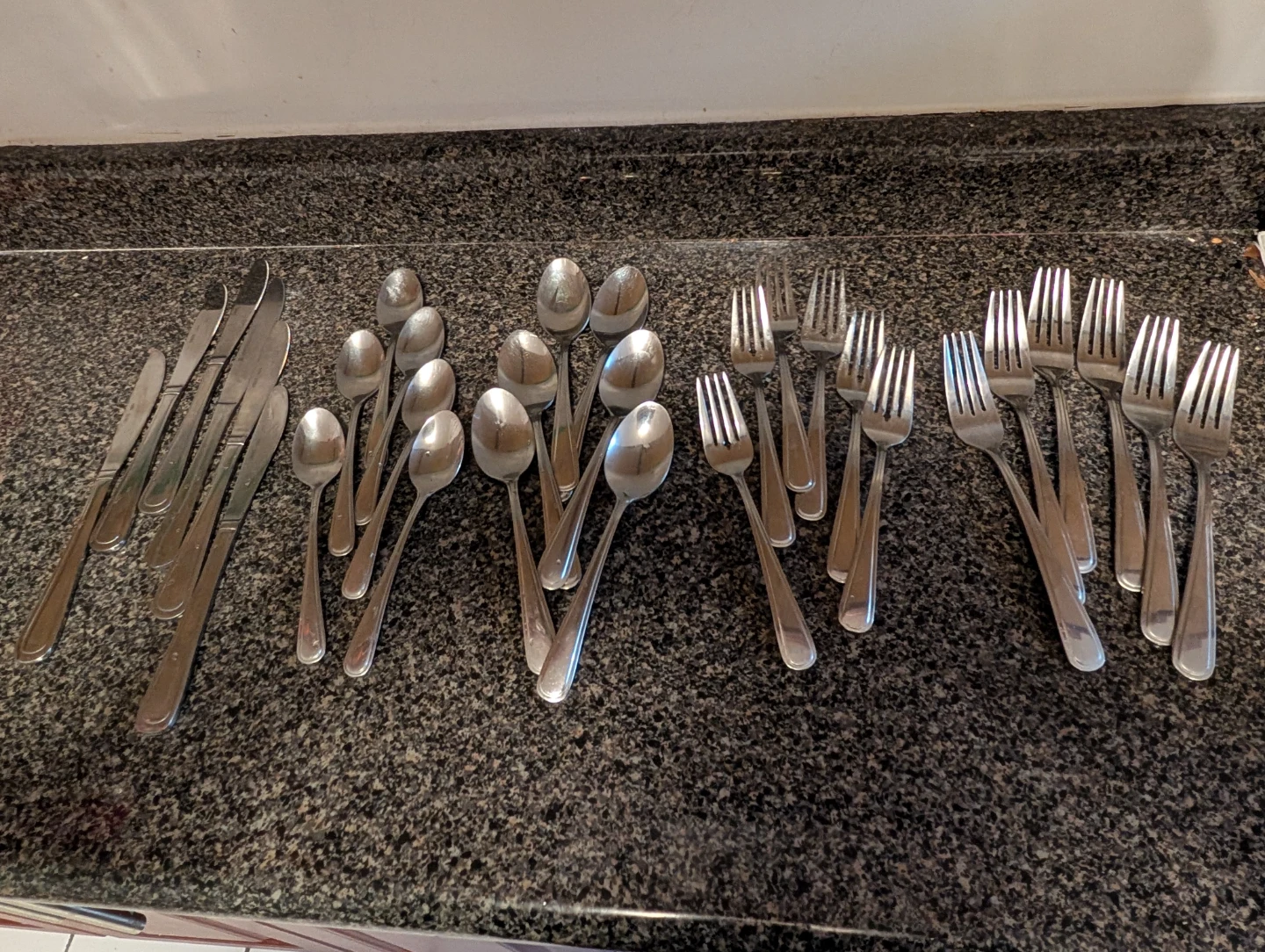 30 pieces Stainless Steel Cutlery Set - Forks, Spoons, Knives