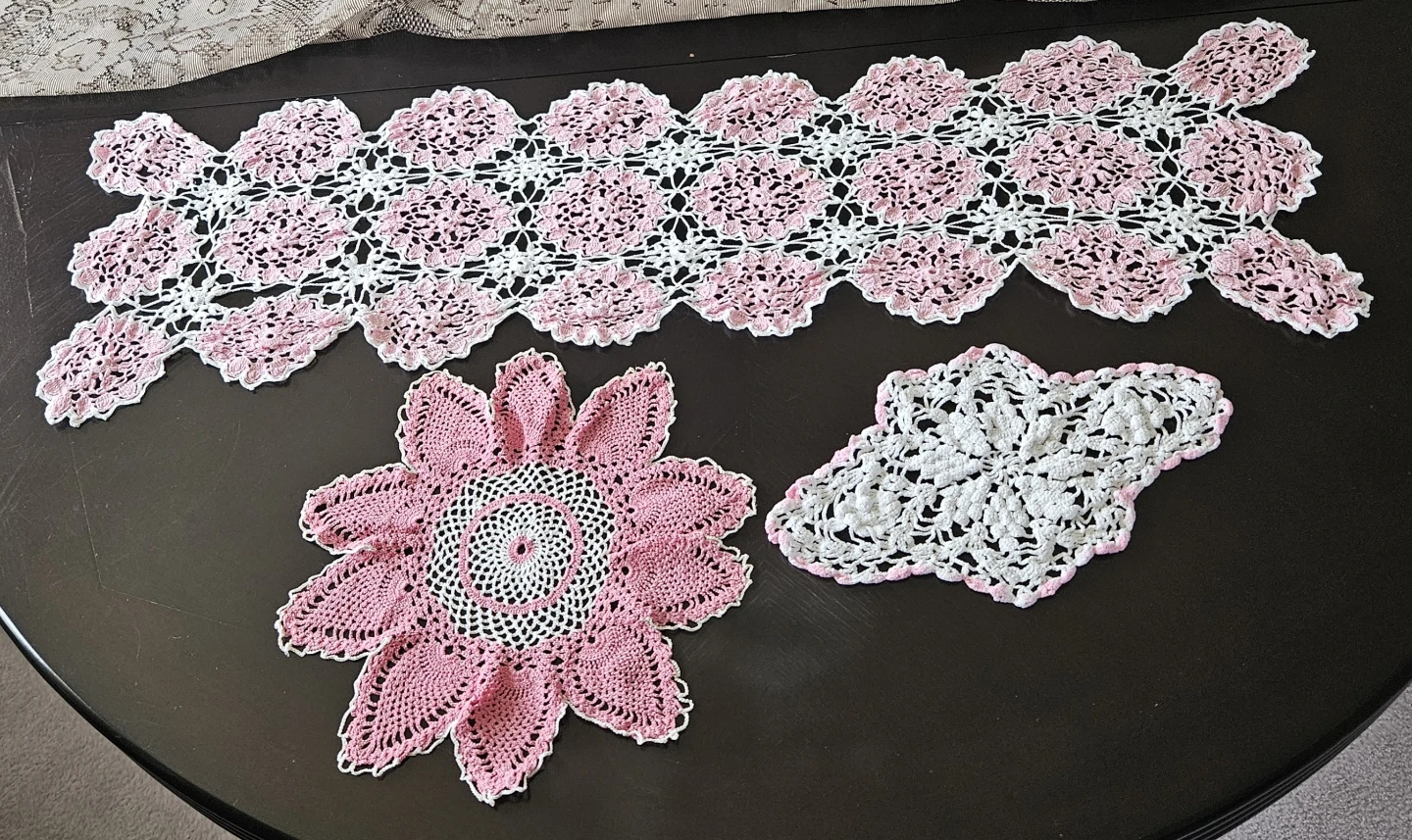 Vintage Doilies/Table Centre Pieces
