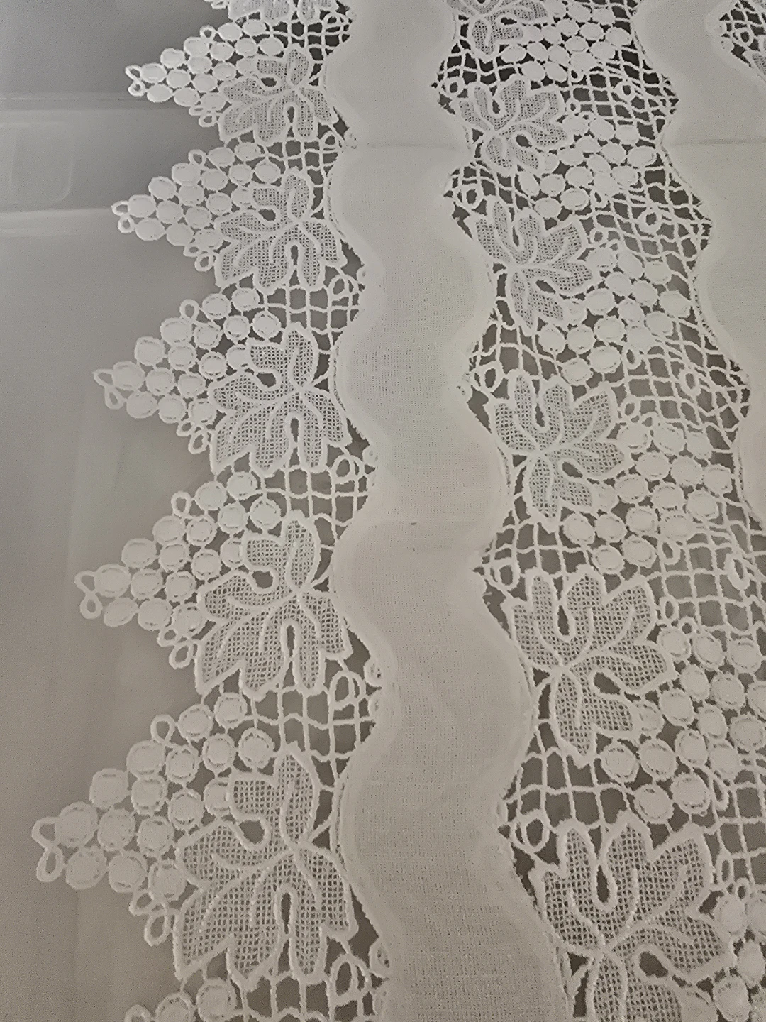 White Lace Table Runner - photo 2