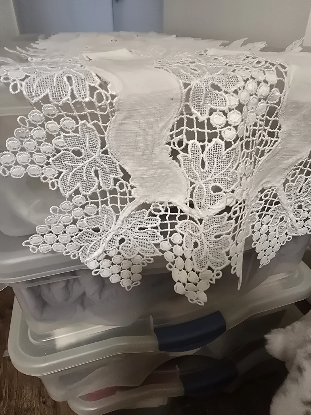 White Lace Table Runner - photo 3
