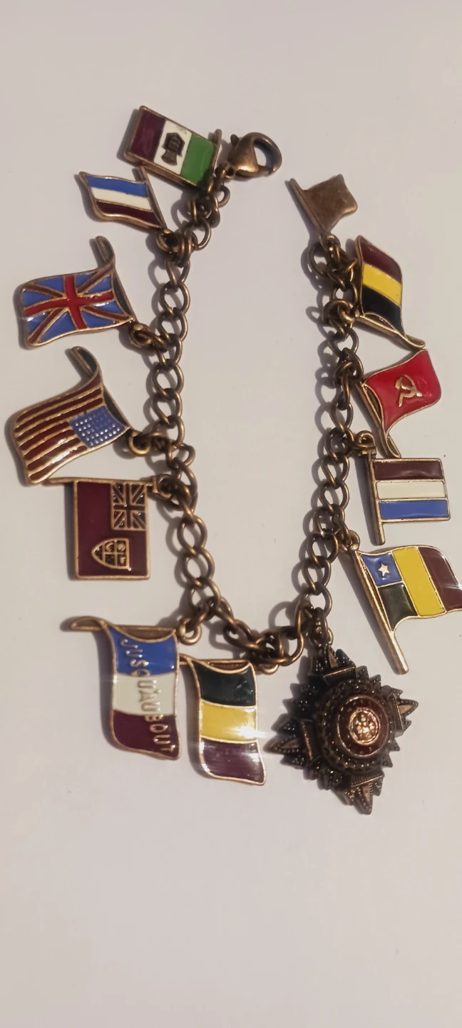 Gorgeous Vintage International Flags Enamel Charms Bracelet - photo 3