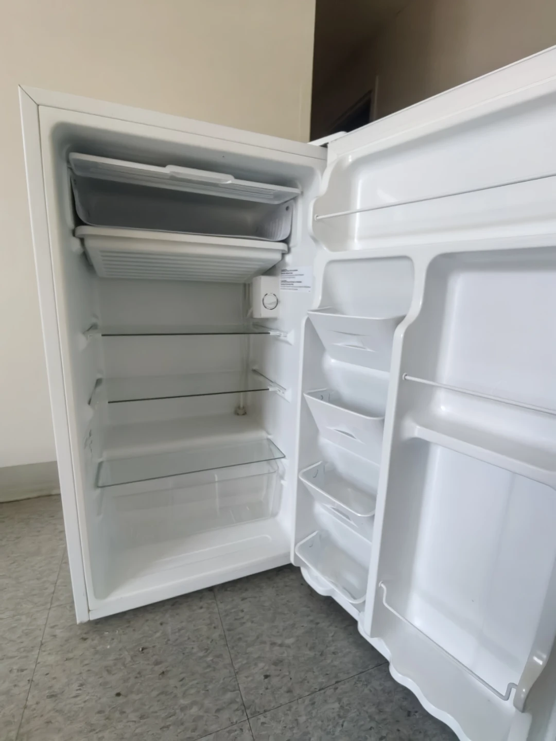 Arctic King Mini Fridge - photo 2