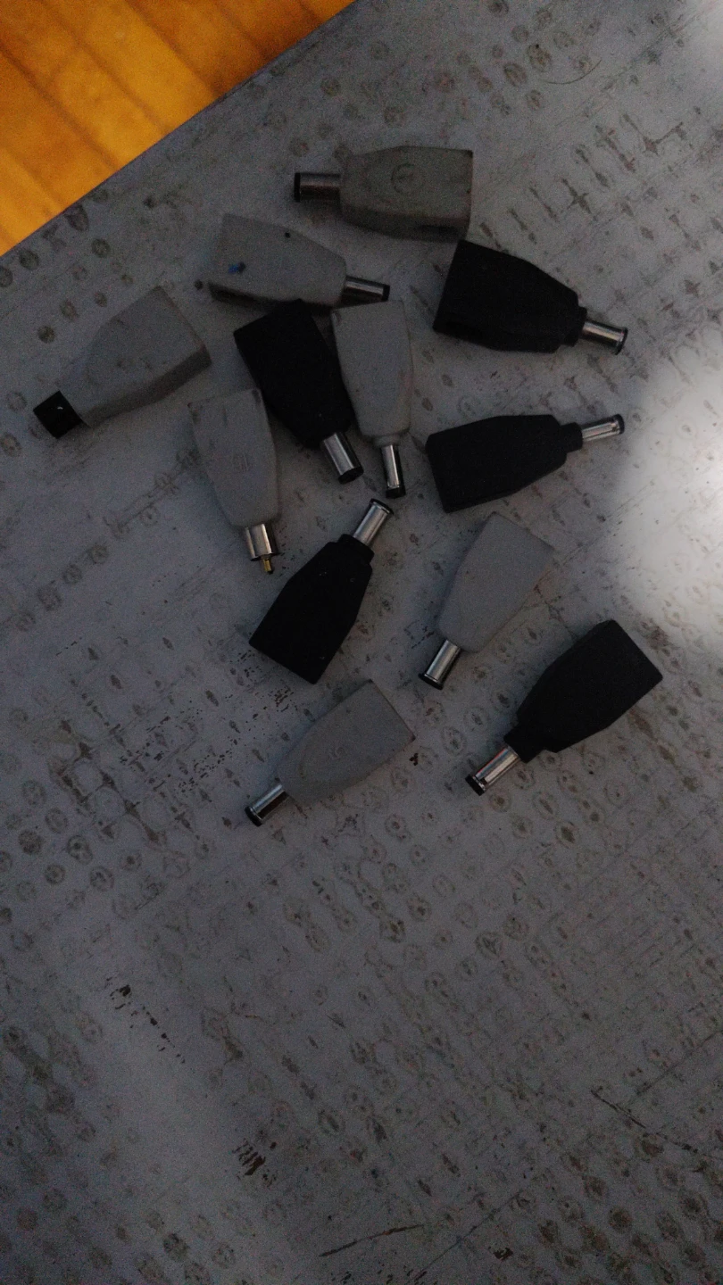 iGo Universal Power Adapter with Assorted Tips - photo 3