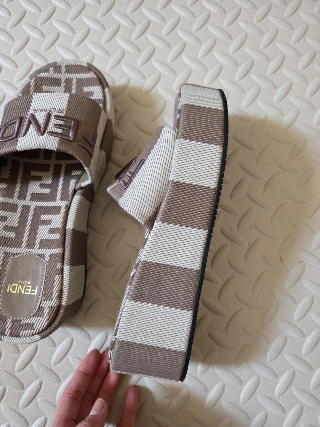 Fendi Roma FF Monogram Slide Sandals Size 39 - photo 3