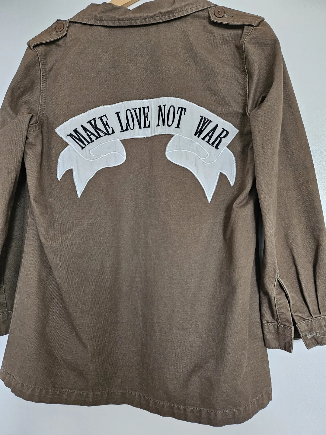 Jacket with "Make Love Not War" Patch - photo 2