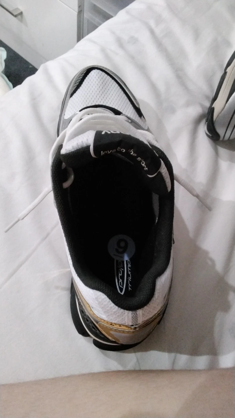 Saucony Triumph 9 Running Shoes - US Size 9 - photo 4