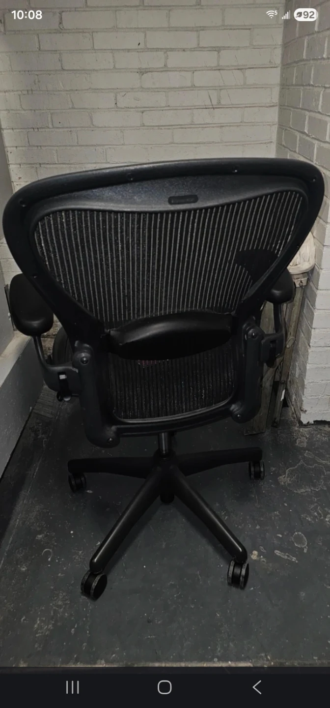 Herman Miller Aeron Chair - photo 2