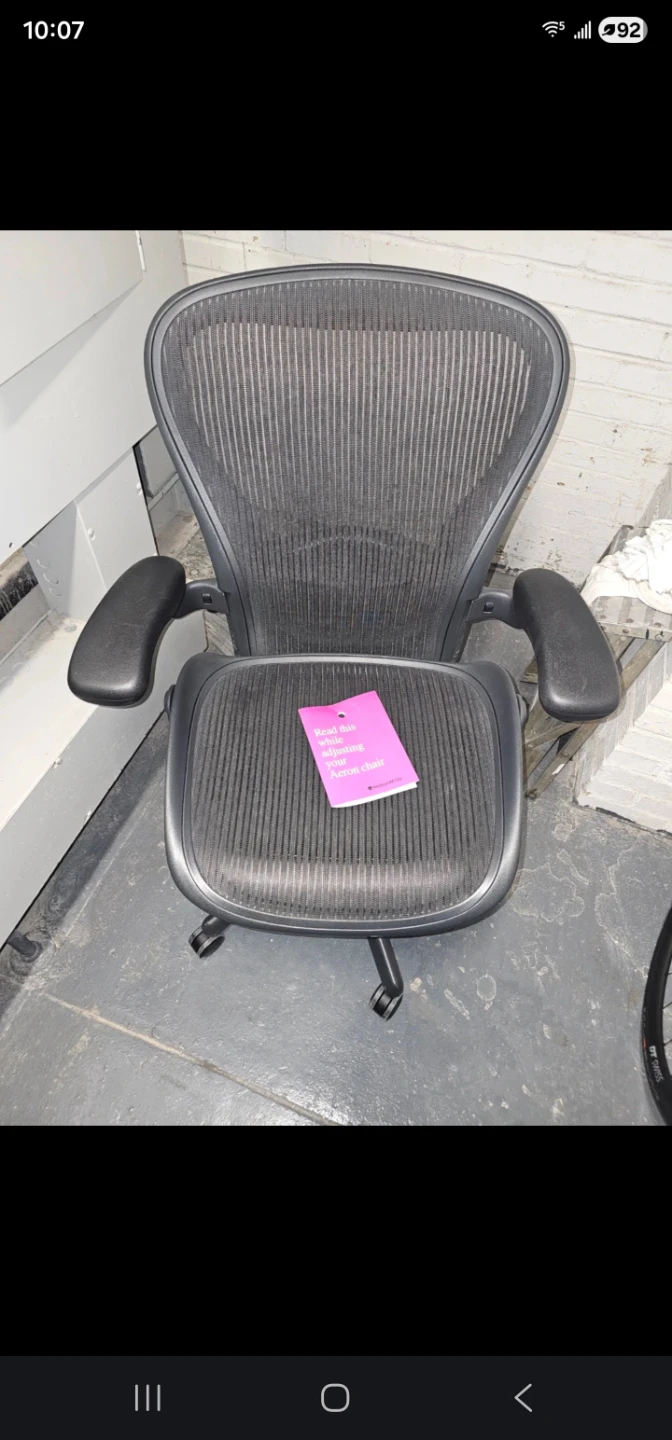 Herman Miller Aeron Chair - photo 5
