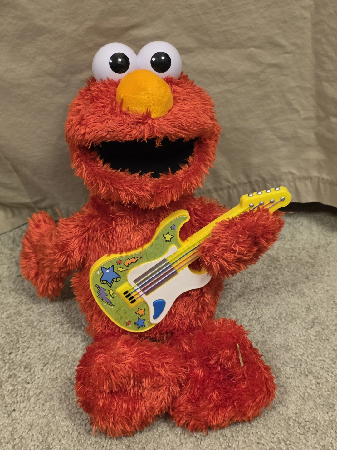 Sesame Street Rock and Rhyme Elmo Talking, Singing toy