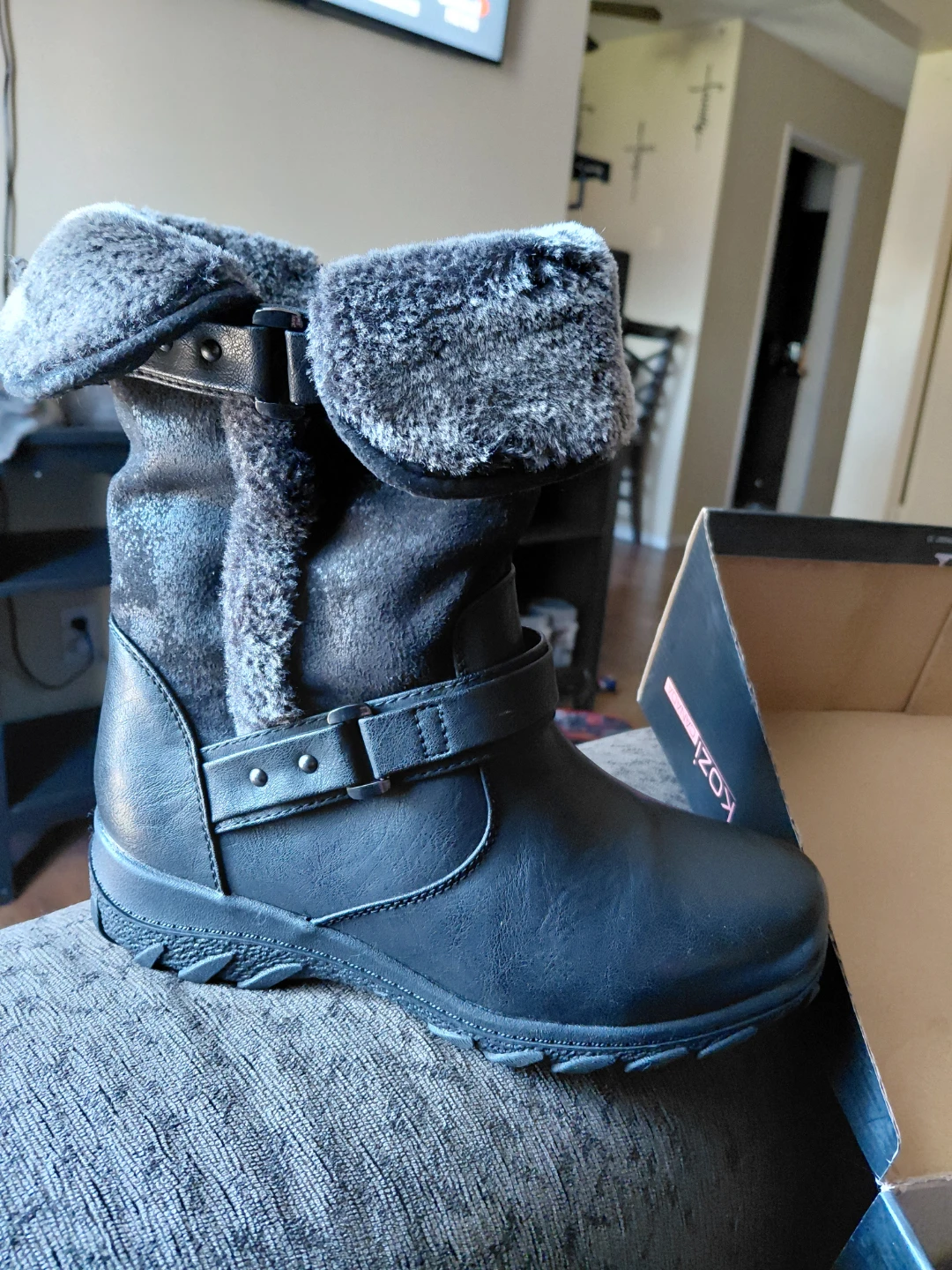 Kozi Canada Black Winter Boots - Size 8
