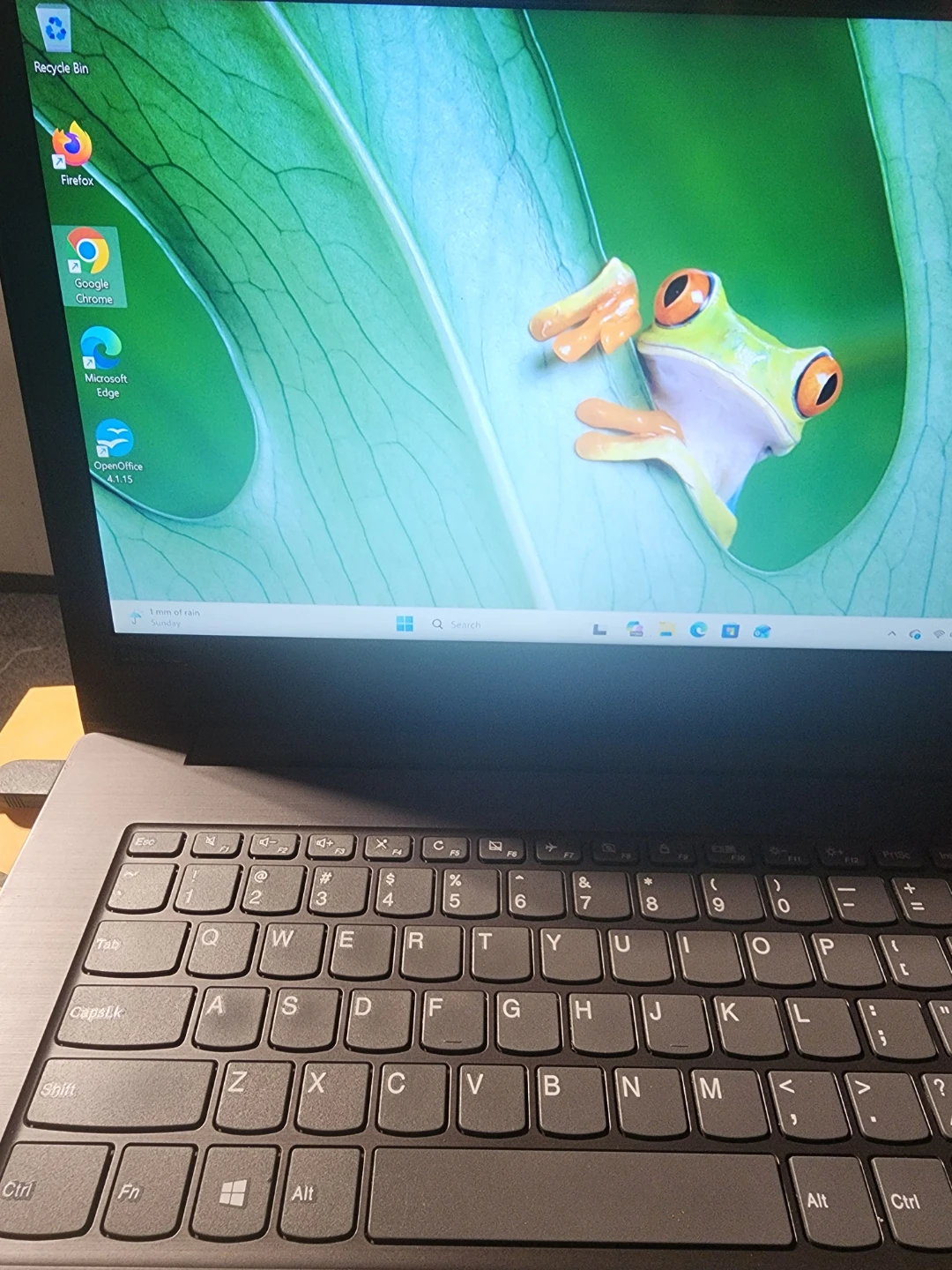 Lenovo V330-14IKB Laptop