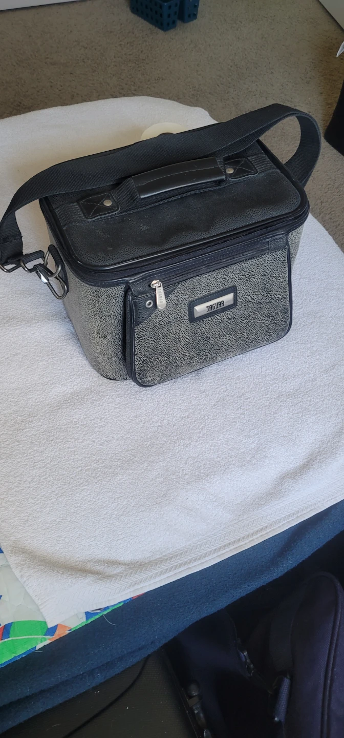 Case lunch, makeup Jaguar
