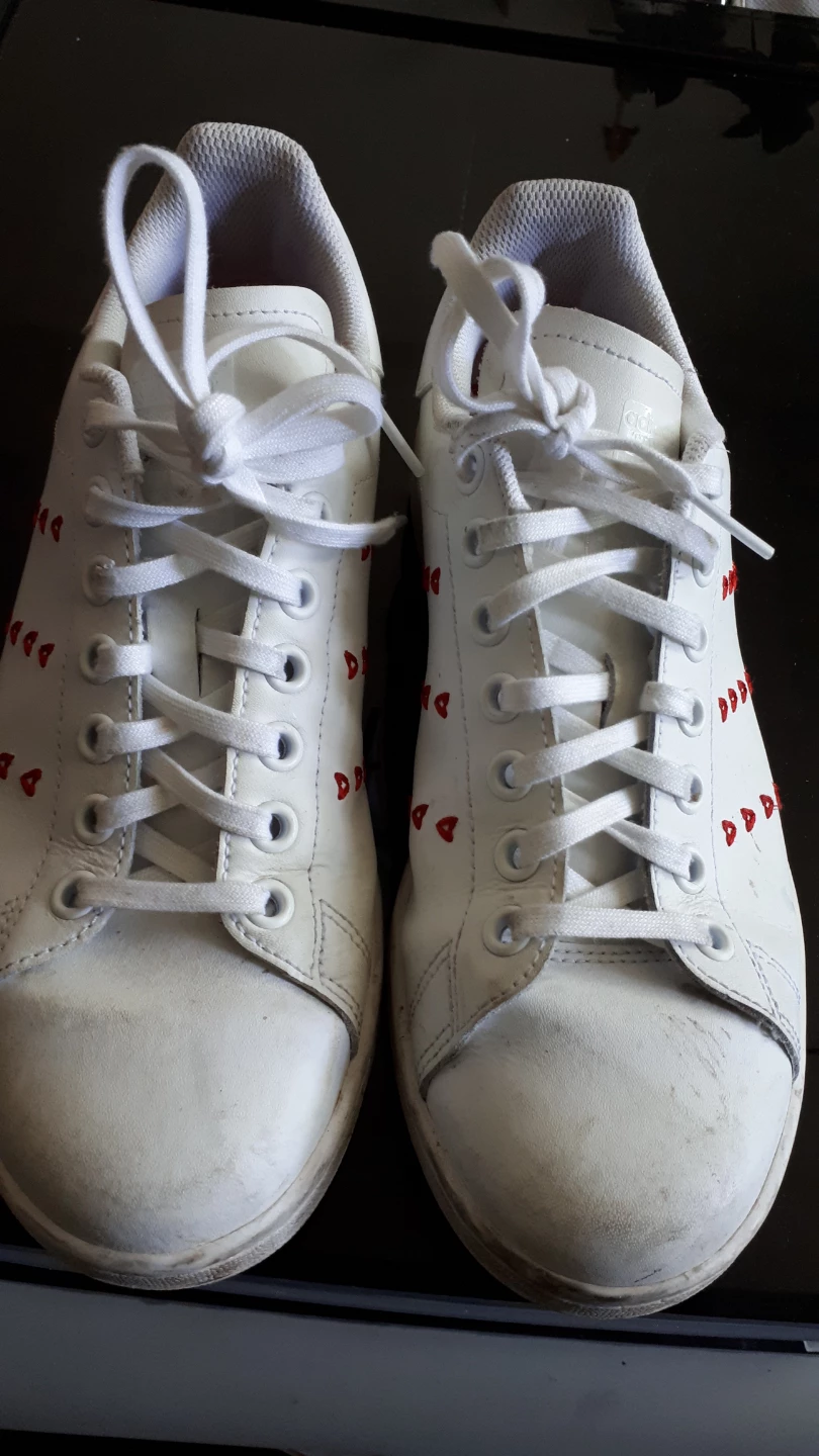 Adidas White Red Heart Sneakers Size 7.5 - photo 2
