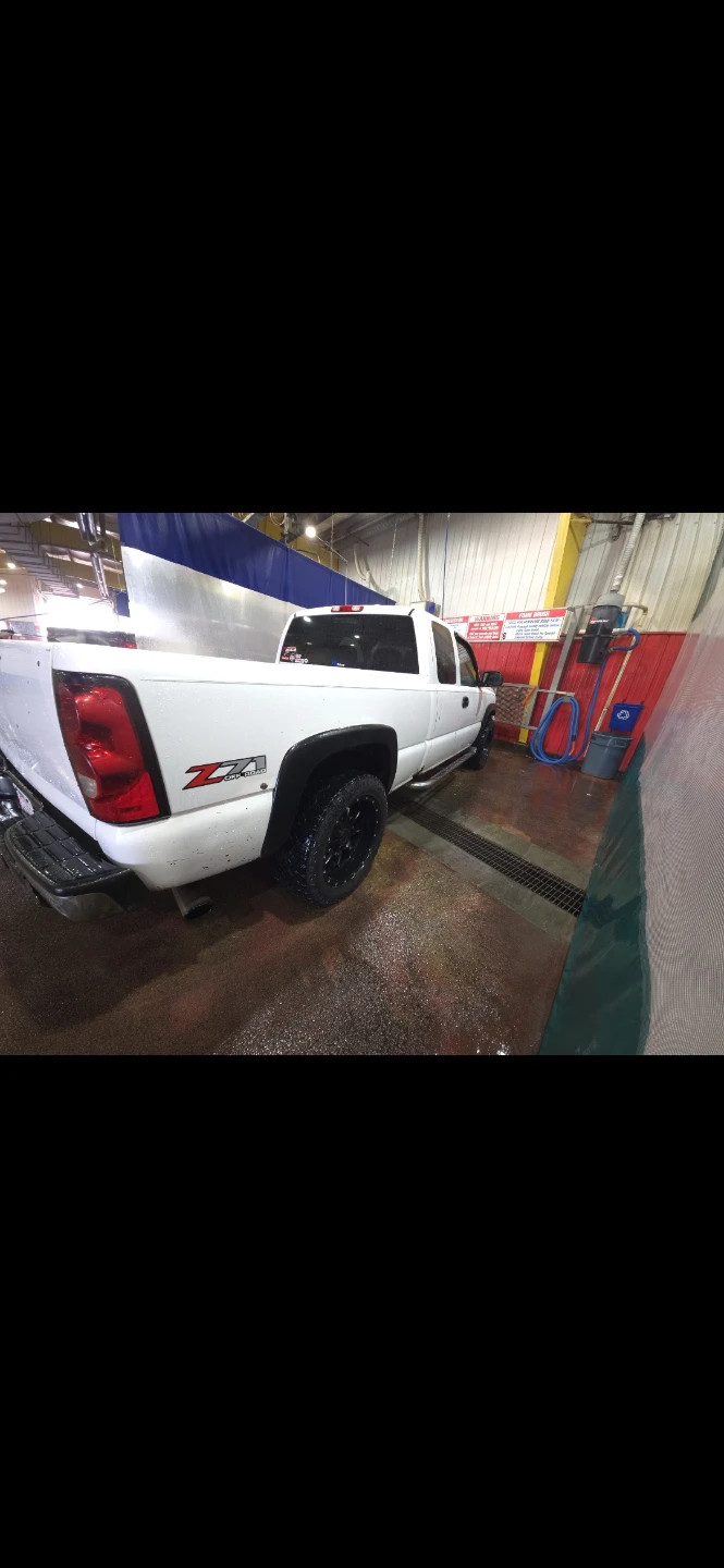 White Chevrolet Silverado Z71 Pickup Truck - photo 2