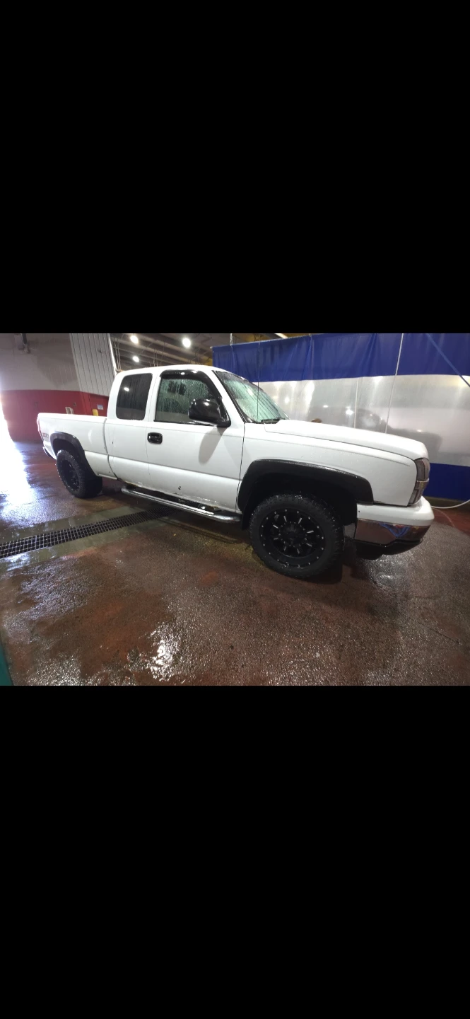 White Chevrolet Silverado Z71 Pickup Truck - photo 3