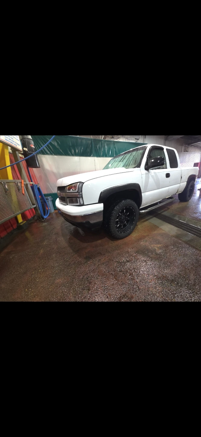 White Chevrolet Silverado Z71 Pickup Truck - photo 4