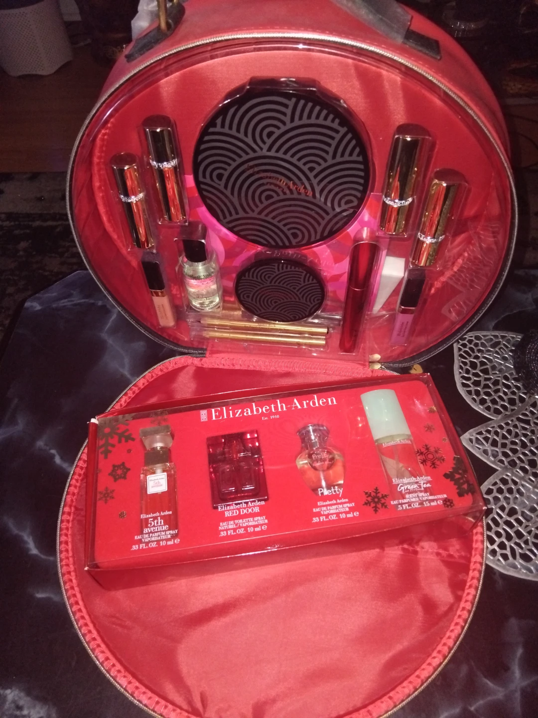 Elizabeth Arden Red Door Perfume Collection Set And Make Up Set - photo 4