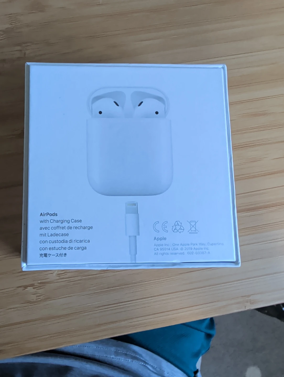 Apple AirPods (2nd Gen) with Charging Case - photo 2