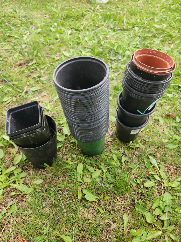 Assorted Plastic Plant Pots - Various Sizes - photo 4