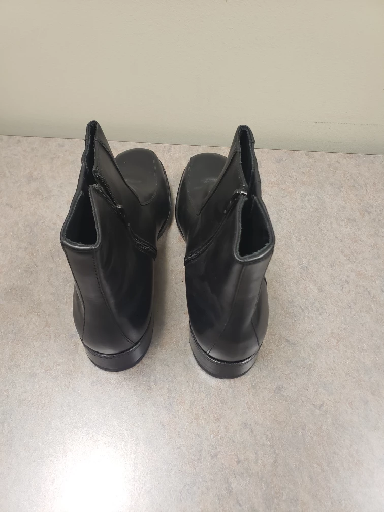 Black Leather Chelsea Boots - new - photo 4