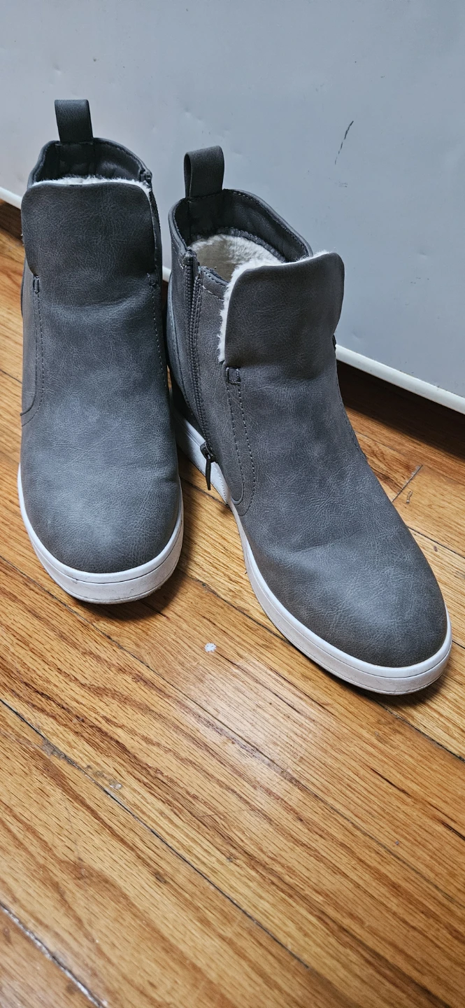 Dream Pairs Gray Faux Leather Fur Lined Wedge Ankle Boots Size 9