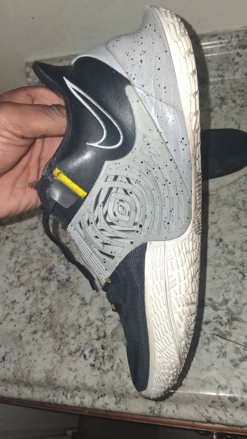 Nike Kyrie Low 3 Team 'Black Wolf Grey' - photo 3