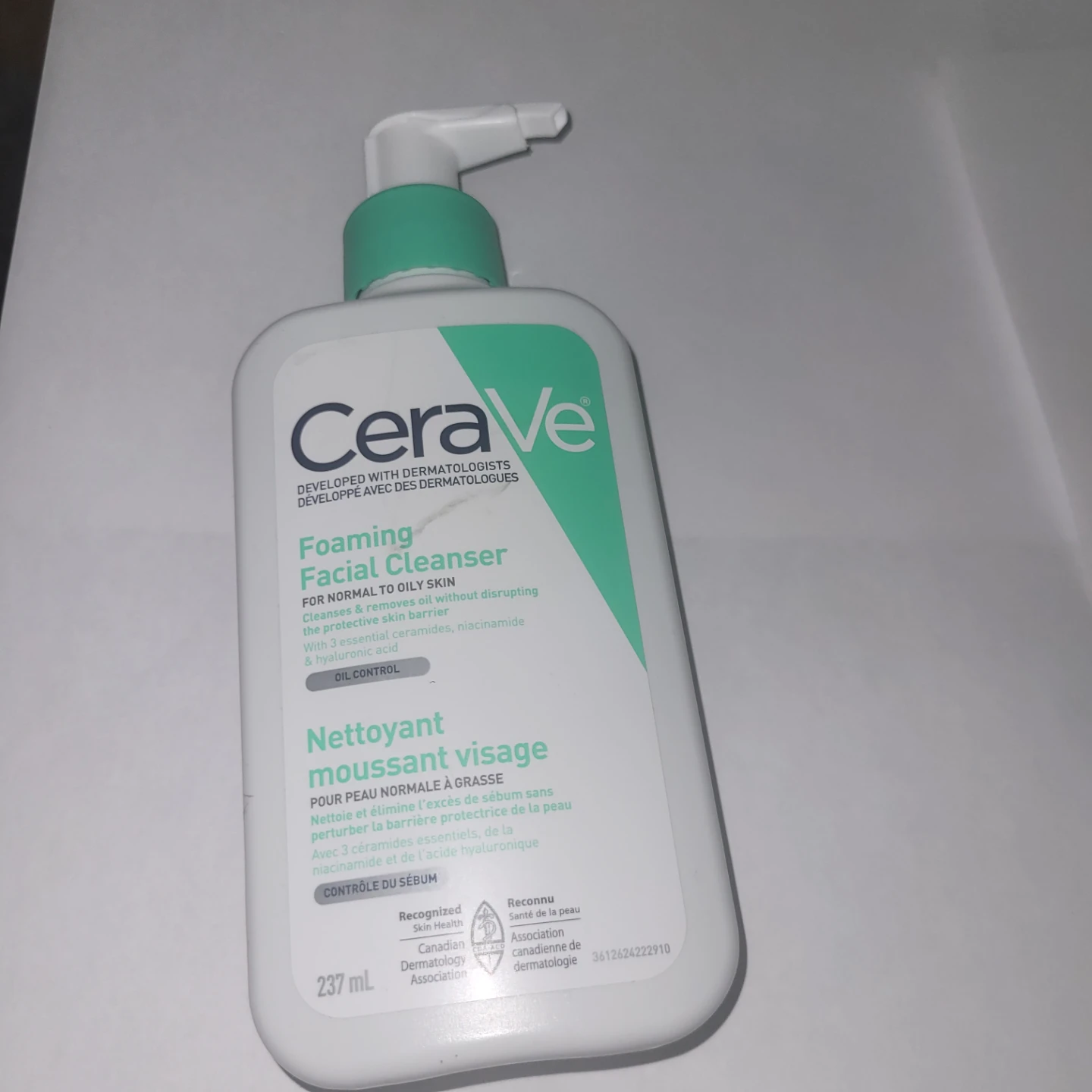 CeraVe Foaming Facial Cleanser for Normal to Oily Skin 237mL
