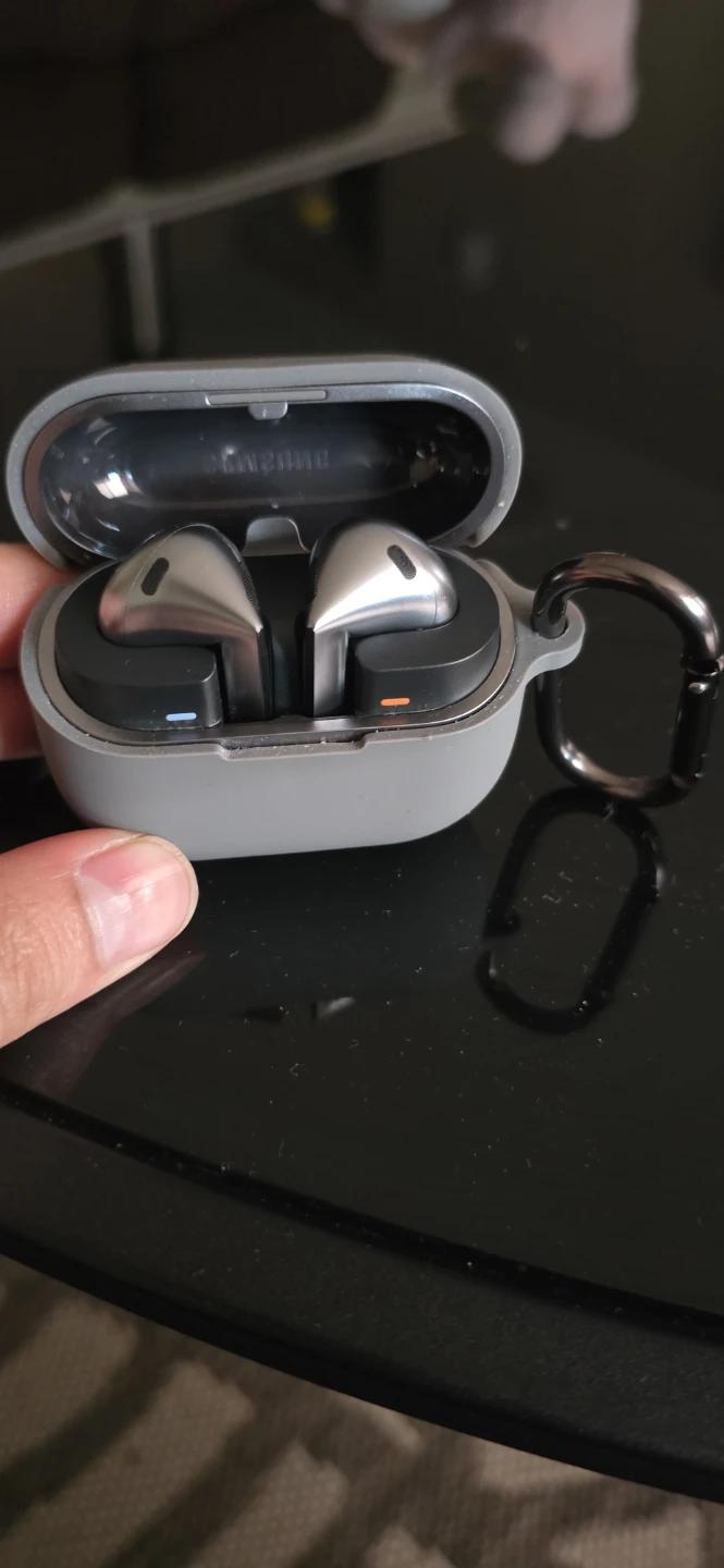 Samsung buds 3 with grey case