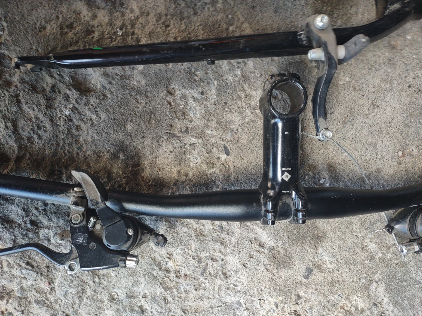 Bontrager Handlebar with Shimano V-Brake Levers - photo 5