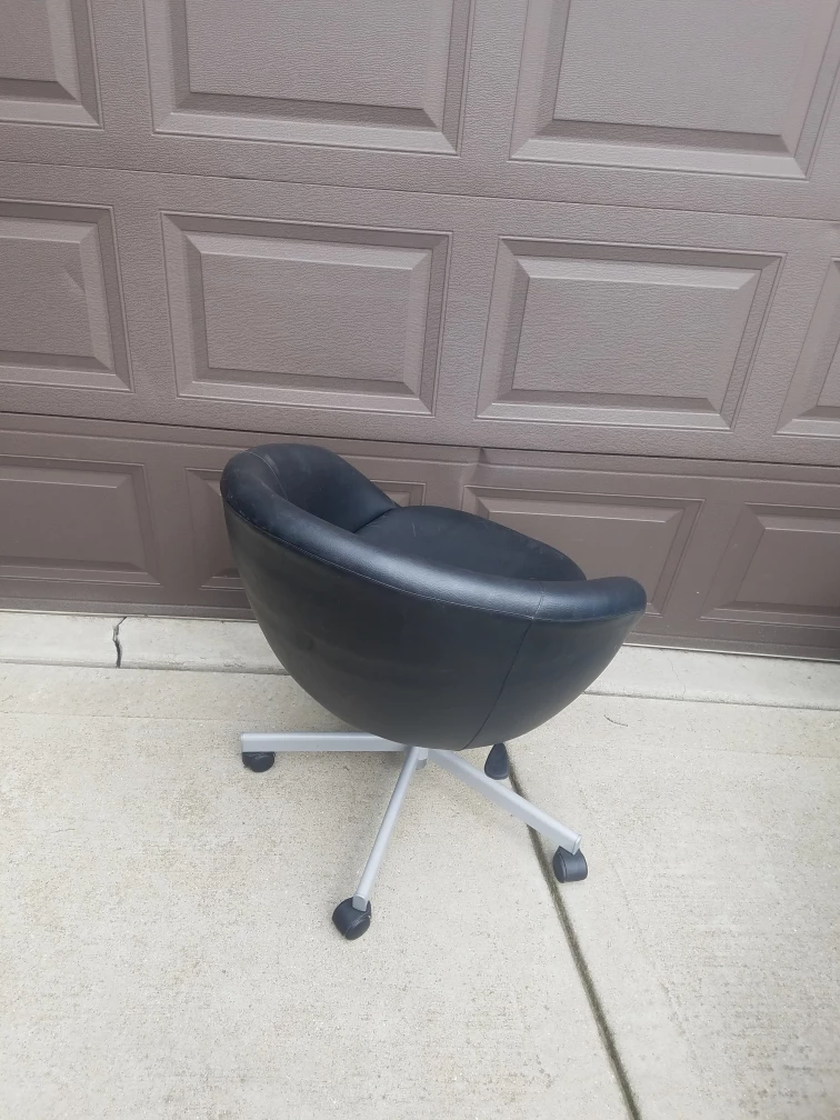 Black Leatherette Swivel Office Chair with Wheels - photo 2