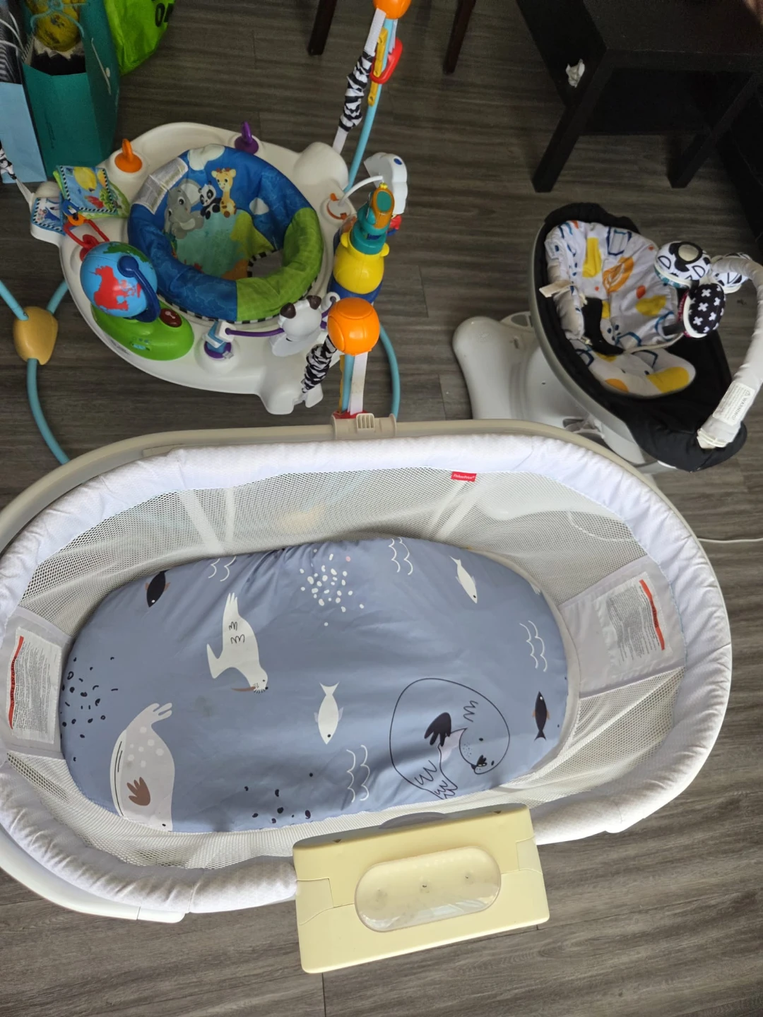Fisher-Price Soothing Motions Bassinet - photo 5