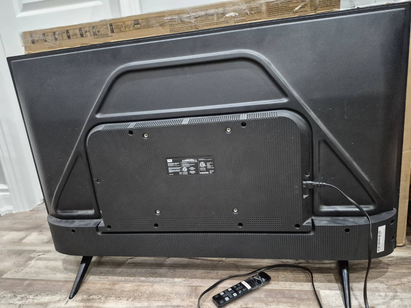 TCL 43" Smart TV - photo 2