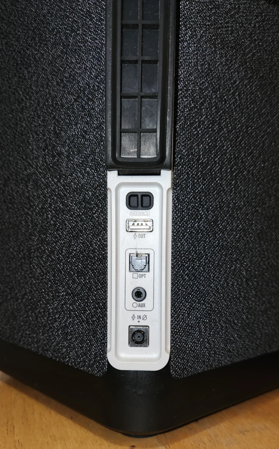Ultimate ears Hyperboom speaker smoke free no pets. - photo 3