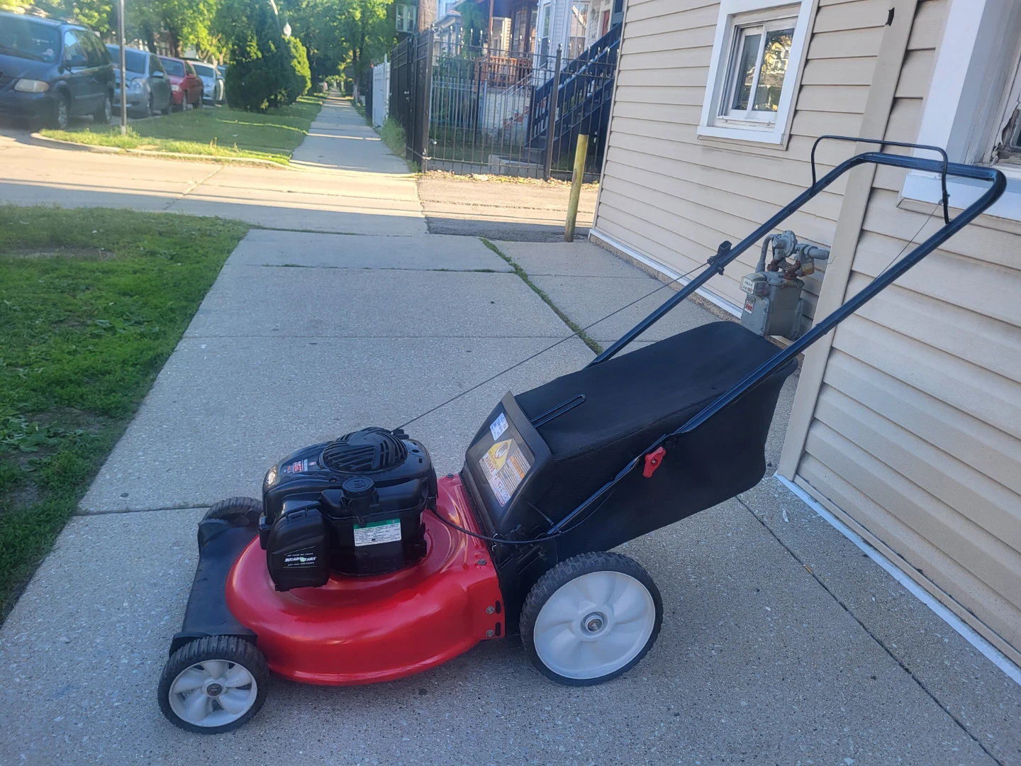 Lawnmover Yard Machine Push In Excellents Conditions - photo 4