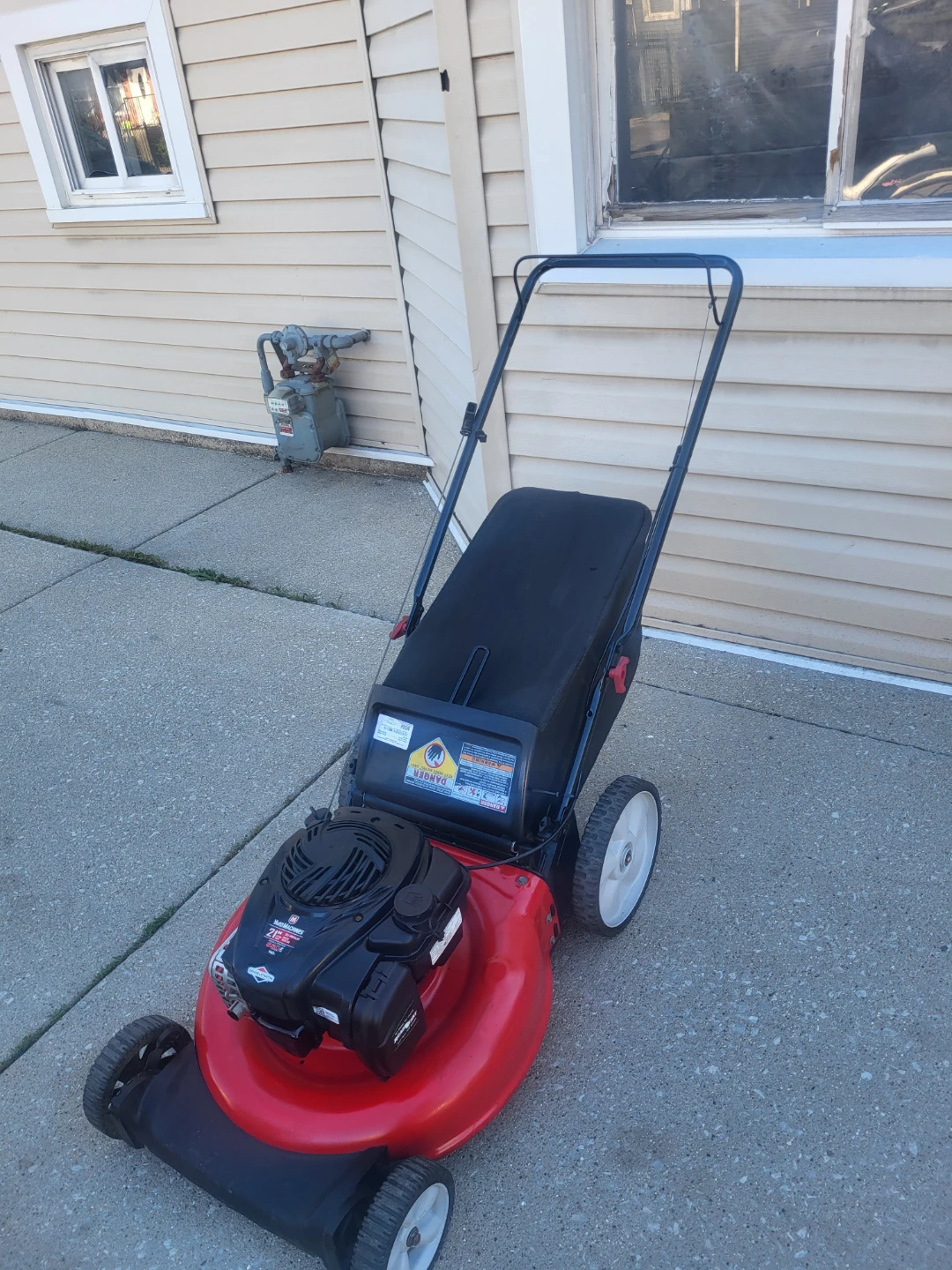Lawnmover Yard Machine Push In Excellents Conditions - photo 5