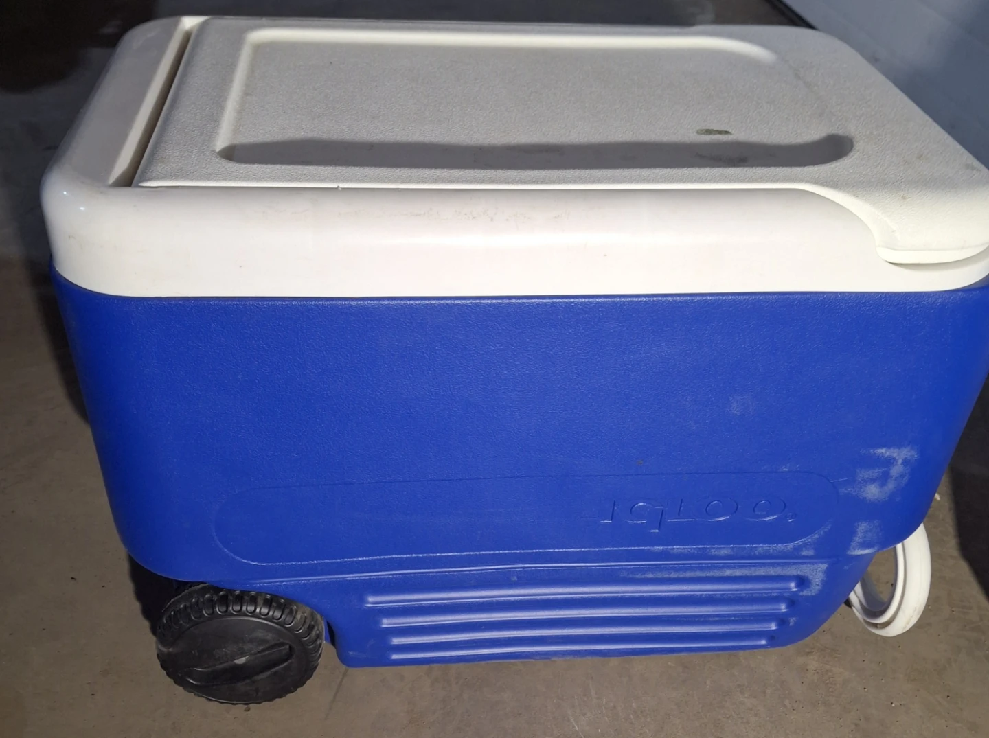Igloo cooler on wheels