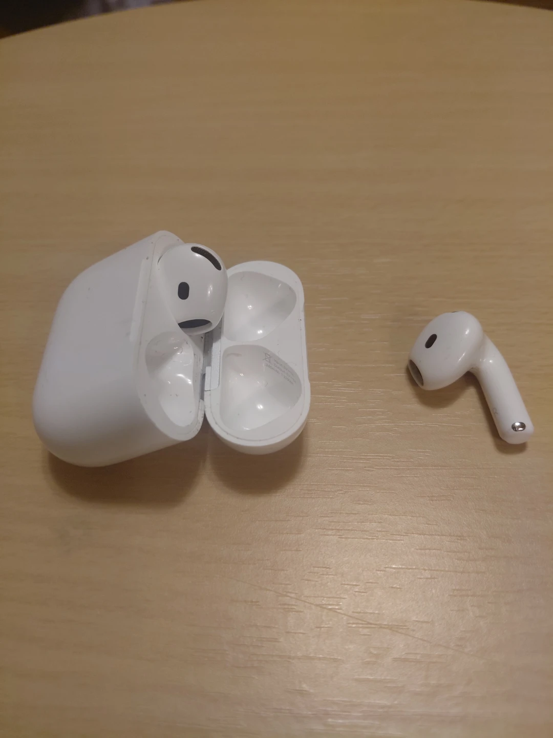 Apple AirPods Pro and Charging Case - photo 2
