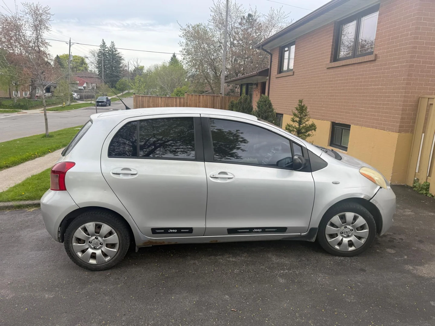2008 Toyota Yaris Silver - photo 2