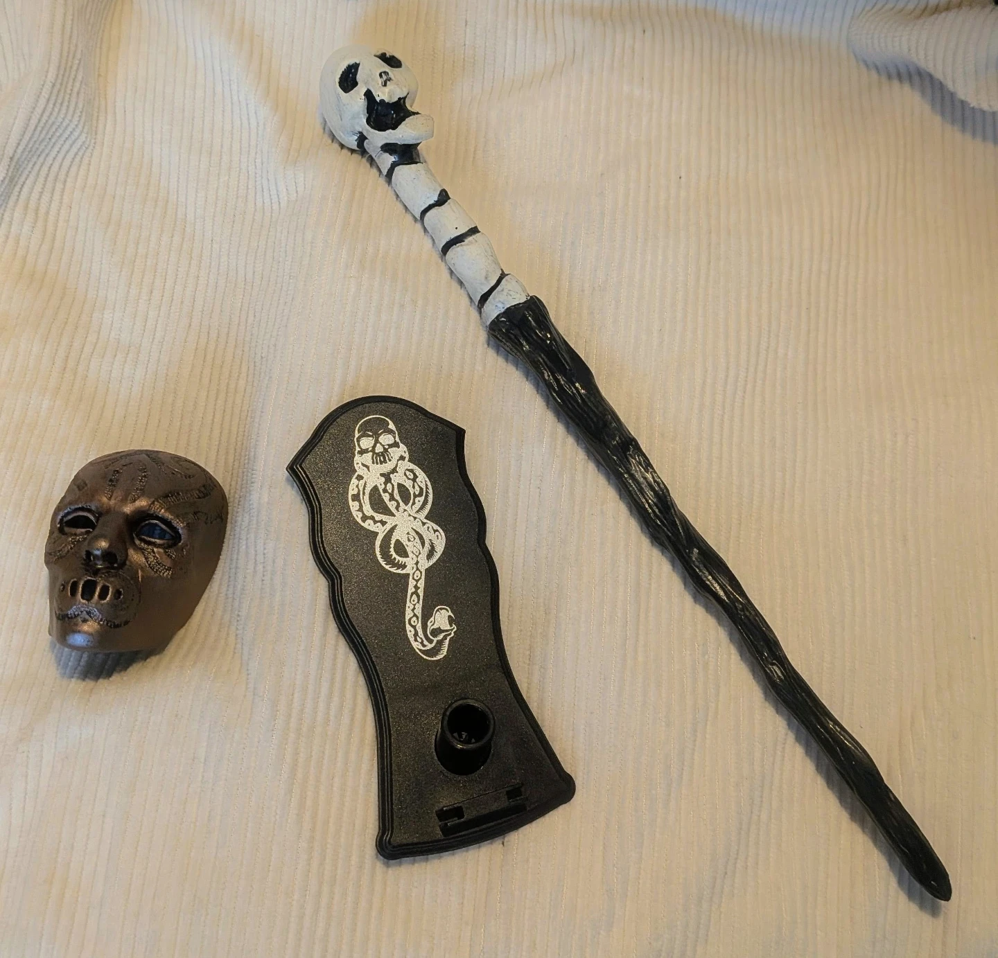 Harry Potter Mystery Wand – Death Eater Skull Edition
