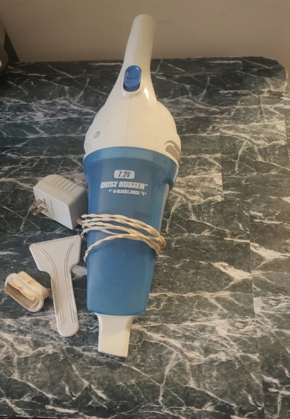 Black & Decker 7.2V Dustbuster Handheld Vacuum - photo 2