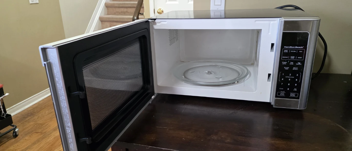 Hamilton Beach Microwave Oven - photo 2