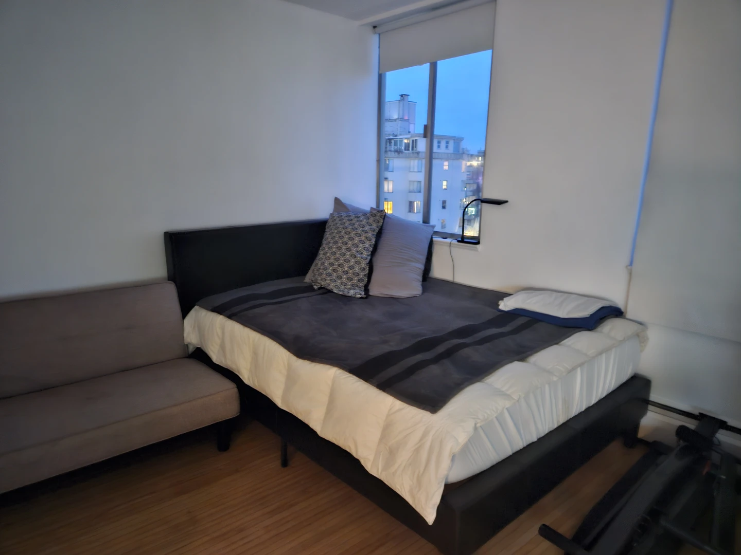 Queen Size Bed Frame with Headboard - photo 2